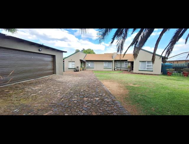 4 BEDROOM HOUSE FOR SALE IN BERGSIG